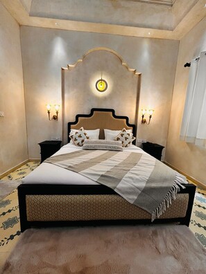 Heritage Suite | Desk, free WiFi, bed sheets - SADRI HAVELI - Heritage Stay by the Lake (Udaipur)