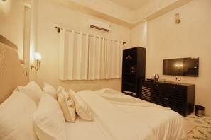 Desk, free WiFi - Sadri Haveli - Boutique Heritage Hotel (Udaipur)