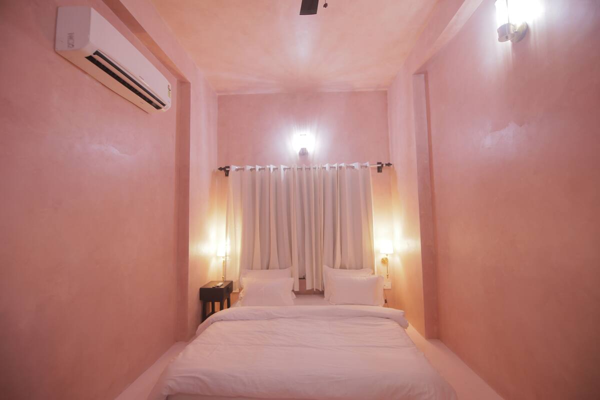 Petal Suite | โต๊ะทำงาน, Wi-Fi ฟรี, ผ้าปูที่นอน