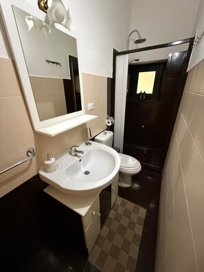 Shower, hair dryer, towels, soap - HOUSE BUCALO TAORMINA (Taormina)