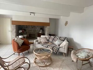 TV - La Maison Marguerite - 900m from the beach (Audierne)