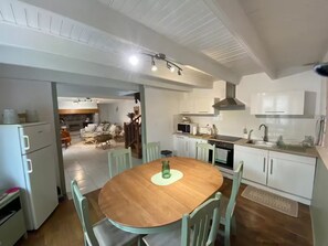 Dining - La Maison Marguerite - 900m from the beach (Audierne)