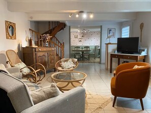 TV - La Maison Marguerite - 900m from the beach (Audierne)