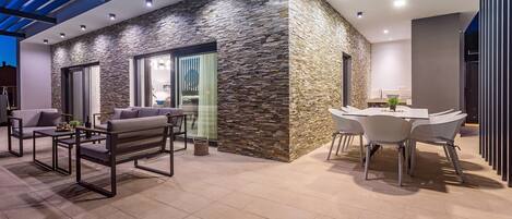 Villa | Balcony