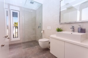 Villa | Bathroom - Luxury Villa Retreat in Sestanovac (Sestanovac)