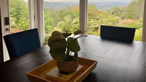 Dining - Sunset Summit by Coastline Vacation Rentals (La Mesa)