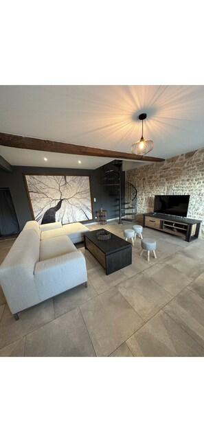 Living area - 10-person gîte with private spa (Bellenot-sous-Pouilly)