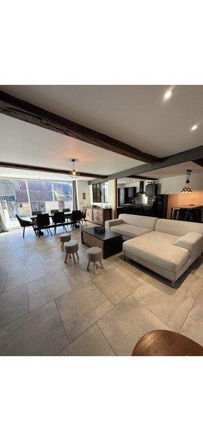 Living area - 10-person gîte with private spa (Bellenot-sous-Pouilly)