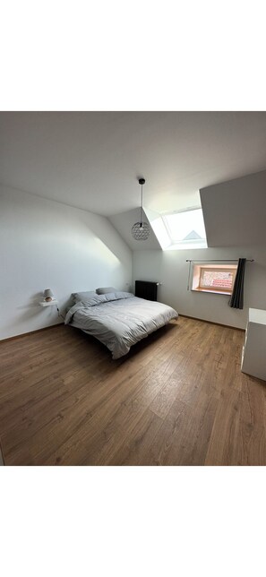 4 bedrooms, travel crib, free WiFi, bed sheets