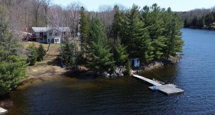 Beautiful Lakeside Retreat on Caribou Lake with Stunning Sunsets, Fishing & More