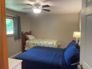 4 bedrooms, WiFi (free), bed sheets