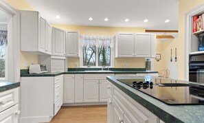 Fridge, microwave, oven, stovetop - Charming 6BR Orleans Retreat, Great Outdoor Space, Walk to Orleans Town (Orleans)