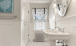 Shower, hair dryer, soap, toilet paper - Charming 6BR Orleans Retreat, Great Outdoor Space, Walk to Orleans Town (Orleans)