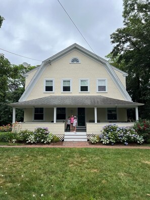 Exterior - Charming 6BR Orleans Retreat, Great Outdoor Space, Walk to Orleans Town (Orleans)