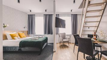 Iron/ironing board, travel crib, WiFi, bed sheets