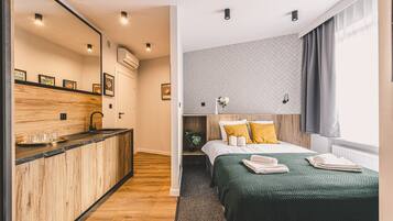 Iron/ironing board, travel crib, WiFi, bed sheets