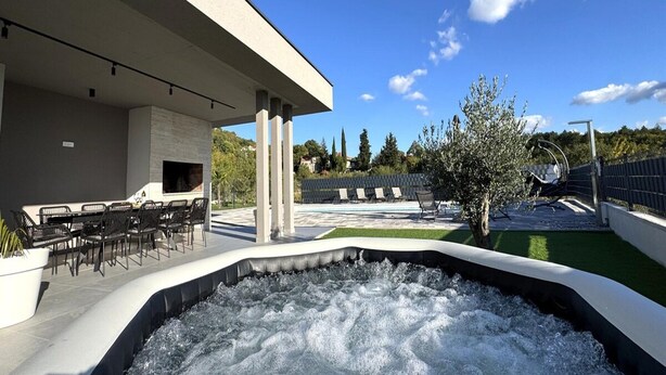 Outdoor dining - Lovrec Hillside Villa With Pool (Lovreć)
