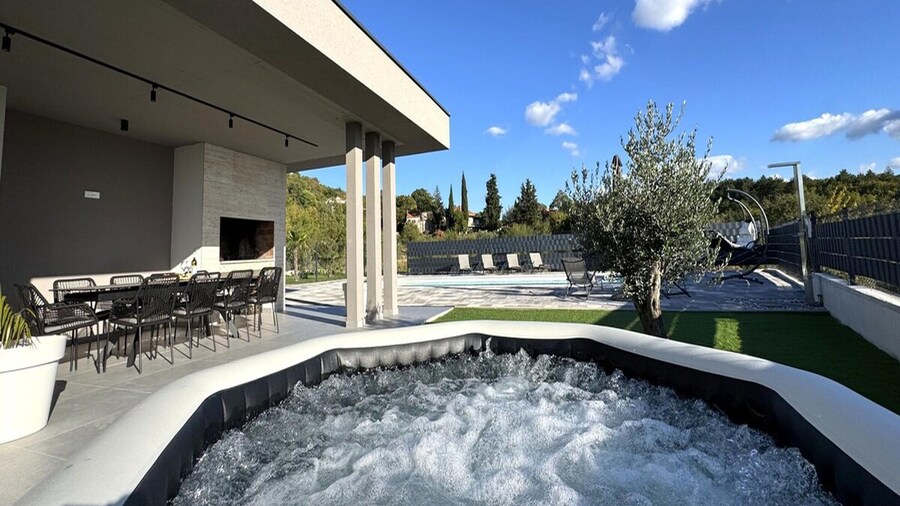 Lovrec Hillside Villa With Pool