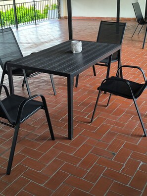 Outdoor dining - Casacasini 1B-Family-friendly 2-bedroom home with sofa bed and terrace in Málaga (Málaga)