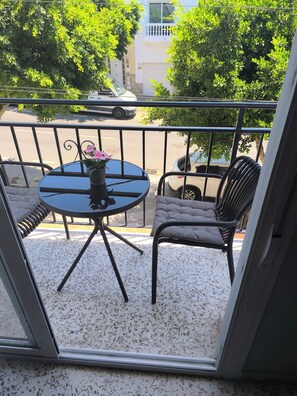 Outdoor dining - Casacasini 1B-Family-friendly 2-bedroom home with sofa bed and terrace in Málaga (Málaga)