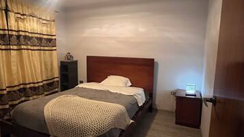 1 bedroom, iron/ironing board, WiFi (free), bed sheets