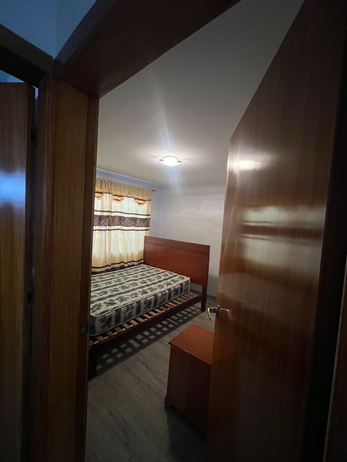1 dormitorio, tabla de planchar con plancha, Internet y ropa de cama
