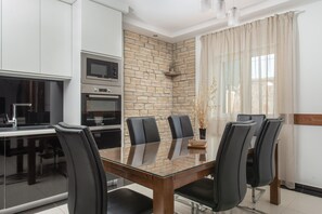 Villa | Dining - Cozy Villa for 8 With Pool and Jacuzzi (Proložac)