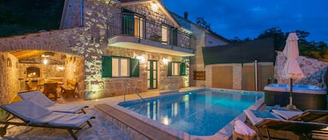 Villa | Exterior