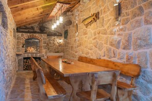 Villa | Dining - Cozy Villa for 8 With Pool and Jacuzzi (Proložac)