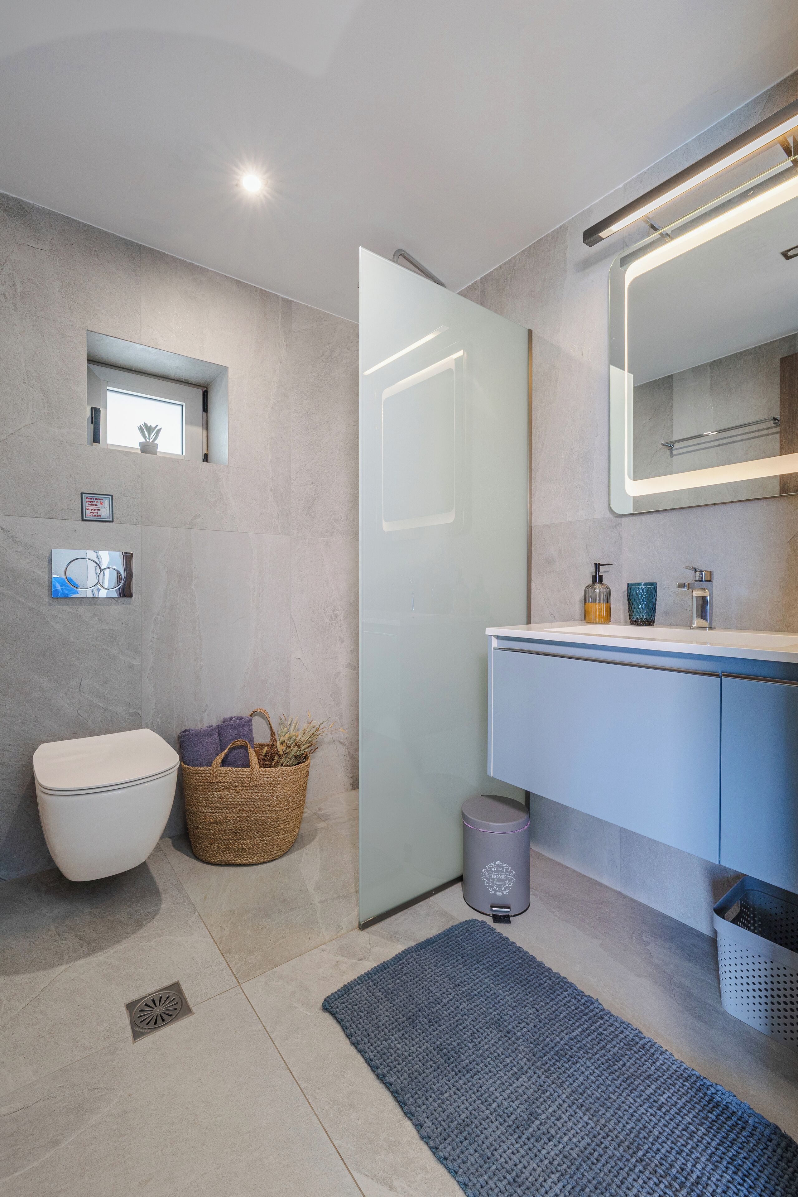 Shower, hair dryer, towels, toilet paper