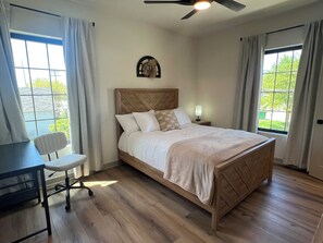 Strykjärn/strykbräda, wi-fi och sängkläder