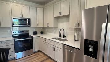 Micro-ondas, fogão, cooktop, lava-louças