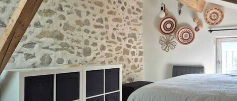 1 chambre, bureau, fer et planche à repasser, Wi-Fi gratuit