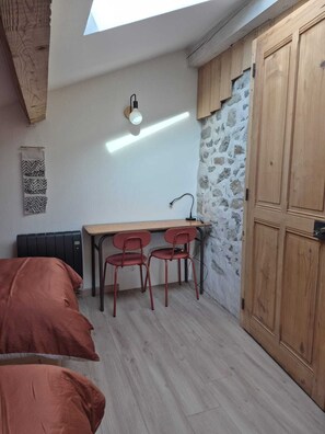 Fer et planche à repasser, Wi-Fi, draps fournis