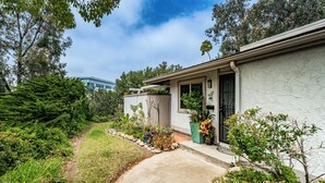 A residential house with a paved driveway, a mailbox, and a variety of plants and shrubs. - Fully Furnished 2BR Extended Stay Near UCSD & Scripps. Private Patio & Spa Bath (San Diego)