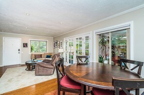 Dining - Fully Furnished 2BR Extended Stay Near UCSD & Scripps. Private Patio & Spa Bath (San Diego)