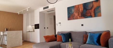 Luxury Apartment, Pool View, Beachside | Living area