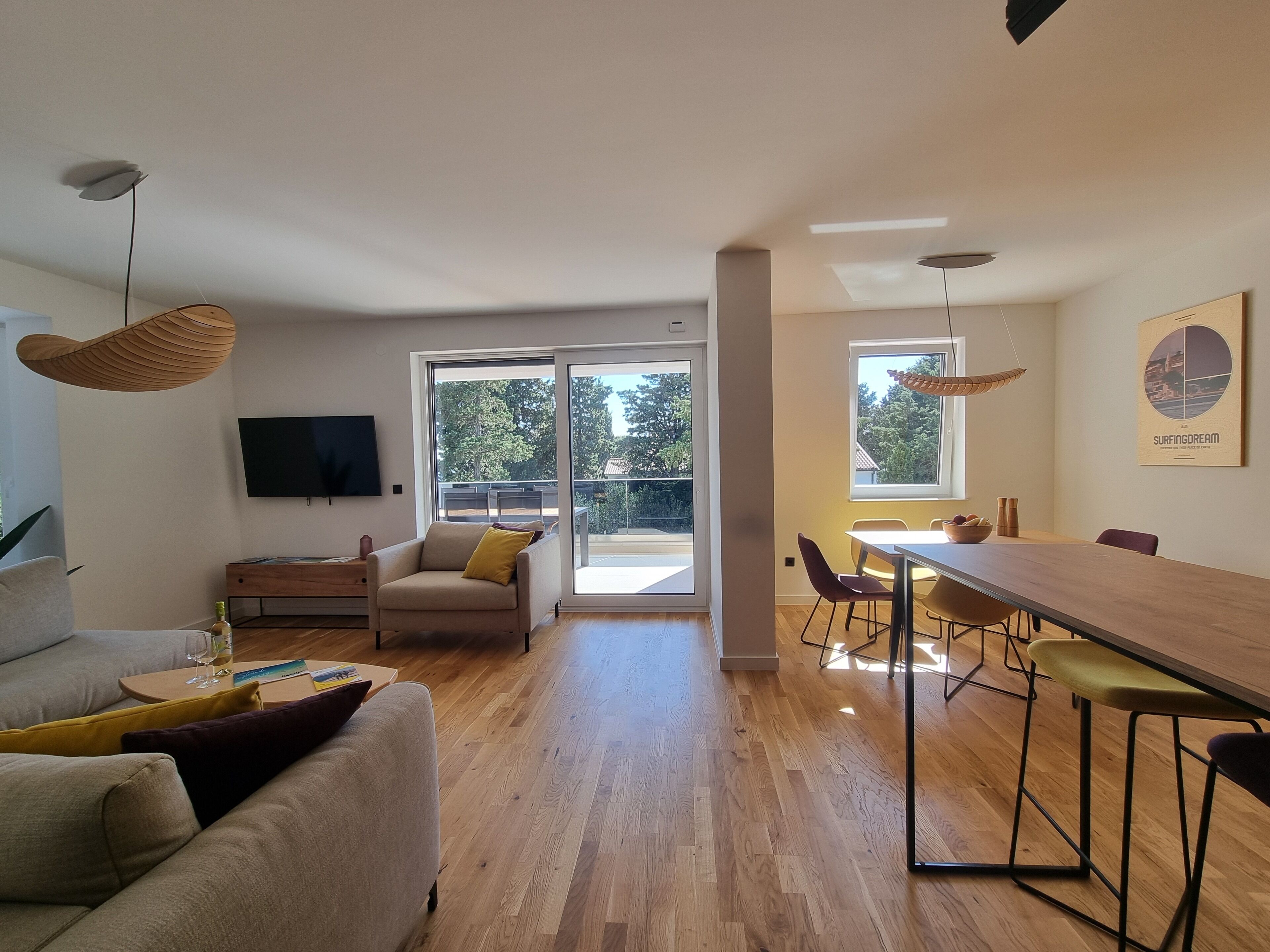 Luxe appartement, gedeeltelijk uitzicht op zee, aan het strand | Woonruimte