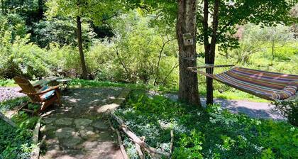 Big storybook farmhouse in Roscoe, Trout Town USA, a classic Catskills retreat!