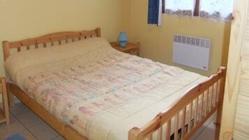 Fer et planche Ă repasser, draps fournis