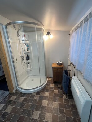 Shower, hair dryer, towels, soap - Chalet La grenouillère, Lac Taureau (Saint-Michel-des-Saints)