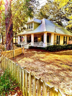 Exterior - Fabulous 2-bedroom cottage with AC in Magnolia Springs (Magnolia Springs)