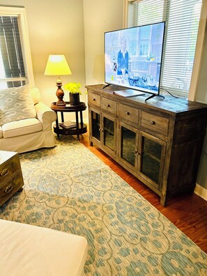 Smart TV, books - Fabulous 2-bedroom cottage with AC in Magnolia Springs (Magnolia Springs)