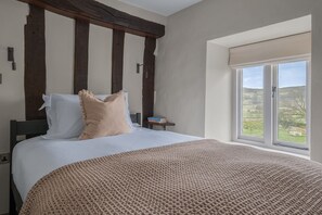 3 bedrooms, iron/ironing board, free WiFi, bed sheets - Scarr Head Cottage, a beautiful, detached stone cottage for 5 guests in an idyllic Lake District set (Coniston)