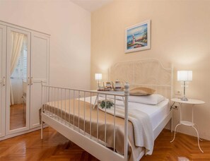 Villa - Beachvilla in Orebic With Jacuzzi (Orebic)