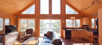 Cozy 4-bedroom Cabin with Hot Tub overlooking Birch Island Lake