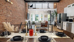 Dining - Luxury 7BR Rowhouse with Rooftop, Patio & Parking (Washington)