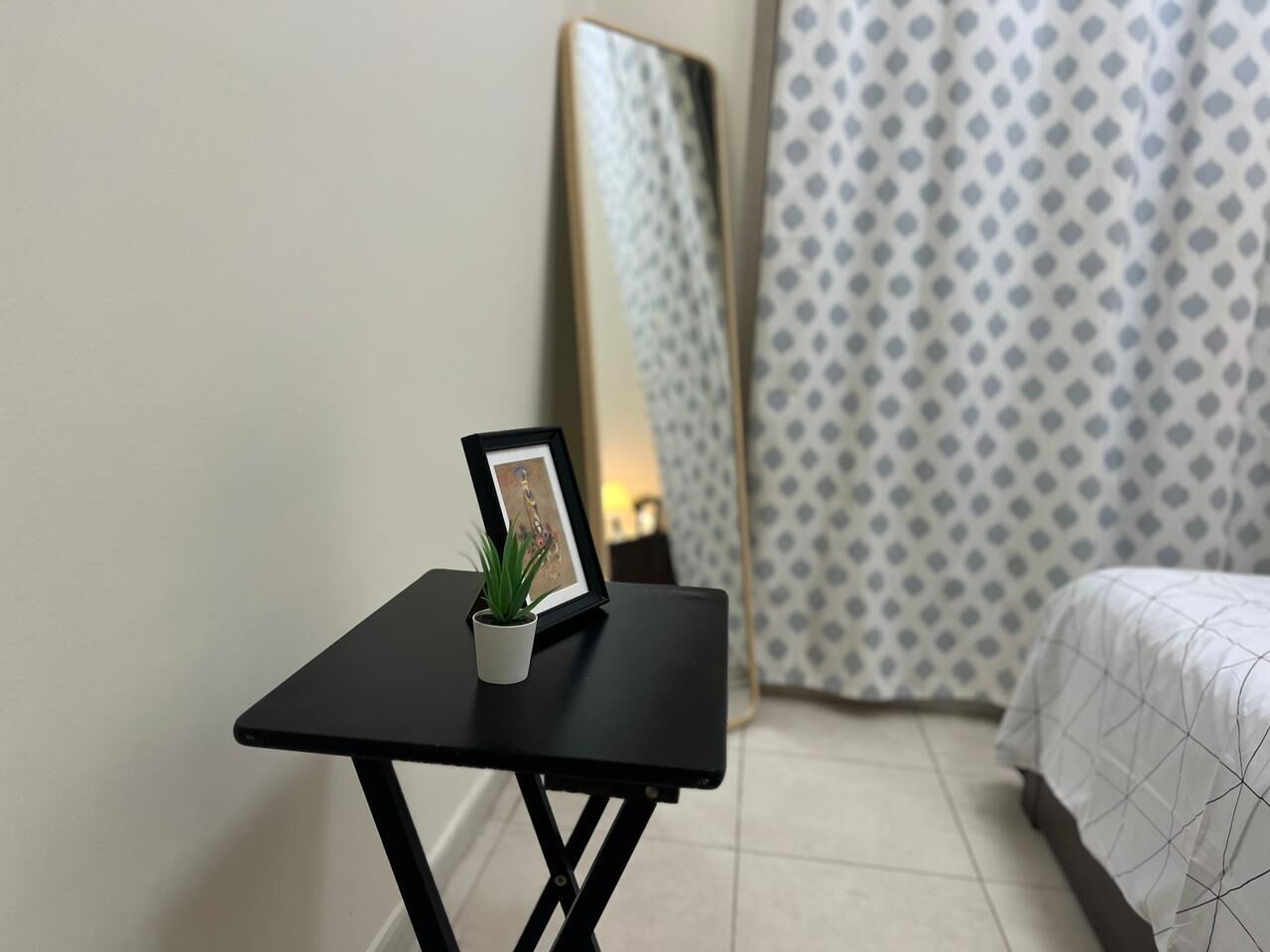 Desk, laptop workspace, iron/ironing board, free WiFi