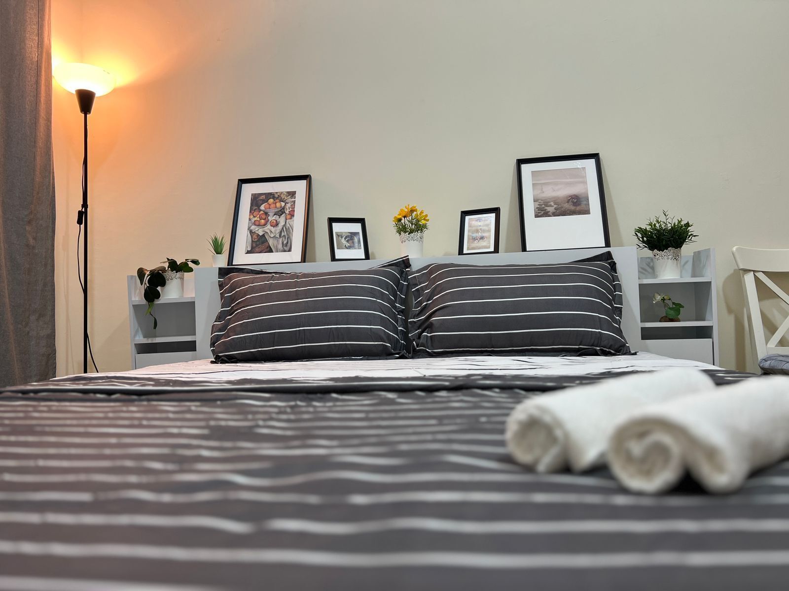 Bureau, espace de travail pour ordinateur portable