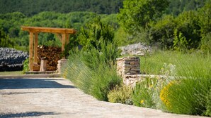 Villa | Garden - Stylish Villa in Lovrec With Sauna (Lovreć)